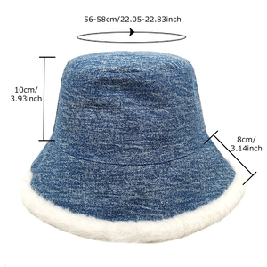 Chapeau bob en denim bleu avec bordure en fausse fourrure blanche, dimensions 56-58 cm