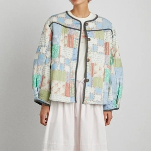 Quilted patchwork jacket with vintage floral print and round neck for women