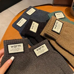 Thick knitted thermal gloves for men and women with warm lining and touchscreen design