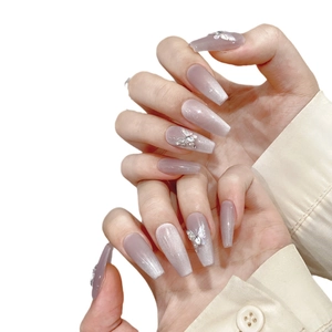 Faux ongles ballerine dégradé rose œil de chat avec papillon 3D et strass
