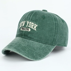 Casquette vintage en coton vert avec broderie New York 1625 et détails délavés