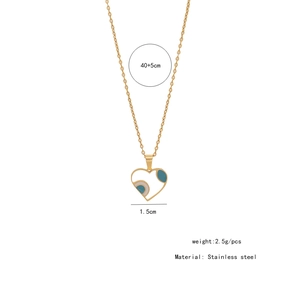 Détails du pendentif coeur 1,5 cm et longueur du collier en acier inoxydable 40+5 cm