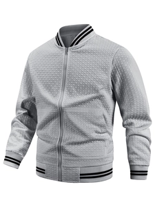 Graue Herren-Collegejacke mit Rautensteppmuster und gestreiften Rippstrickbündchen