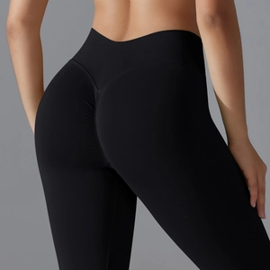 Detailansicht der nahtlosen High-Waist-Yogahose mit V-förmiger Raffung für Push-up-Effekt