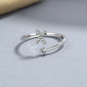 Verstellbarer Ring aus 925er Sterlingsilber mit Buchstabe X und funkelndem Zirkonia