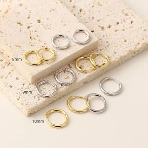 Macro comparison of silver and gold S925 hoops in 8mm, 9mm, and 10mm sizes