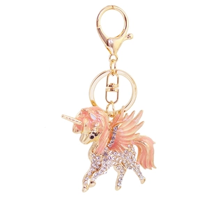 Porte-clés licorne en émail rose avec strass brillants sur une base en métal doré