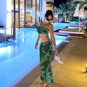 Set tie-dye verde e marrone con top a fascia corto e gonna lunga attillata da donna