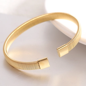 Minimalist 6mm gold stainless steel elastic open bangle with textured spring pattern