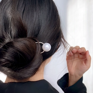 Épingle à cheveux élégante en forme de U avec grande perle blanche et métal argenté