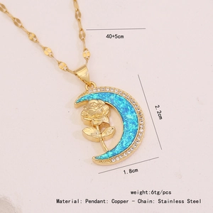 Vue détaillée du pendentif lune dorée avec dimensions et chaîne en acier inoxydable