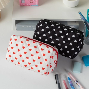 Quilted cotton heart pattern cosmetic bags set in white and black with zippers