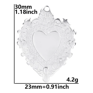 Detailed view of vintage heart pendant with dimensions 30mm height and 23mm width