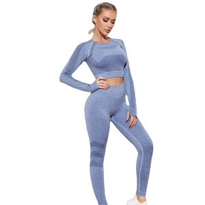Ensemble de yoga sans couture pour femme avec haut à manches longues et legging taille haute