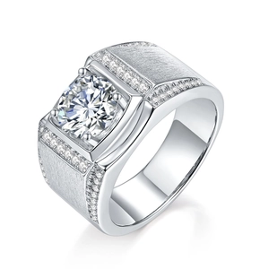 Anillo de hombre en plata S925 con moissanita de 2ct y acabado de metal cepillado