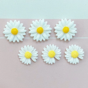 Resin daisy flower charms for DIY crafts and hair clips in various sizes
