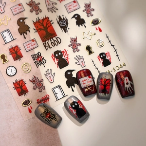 Autocollants ongles Halloween gothiques avec traces de sang et motifs sombres variés