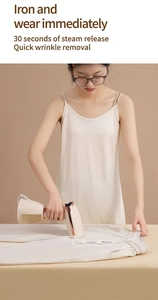 Handstomer in beige en roségoud voor het kreukvrij maken van kledingstukken
