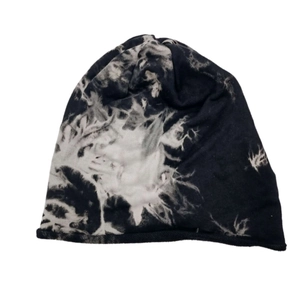 Unisex tie-dye beanie hat in black and white knit for autumn and winter street style