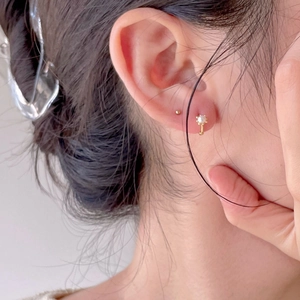 Elegant 925 sterling silver pearl hoop earrings and stud set worn by a model
