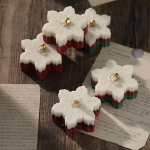 Christmas Snowflake Soy Blend Wax Scented Candle Festive Holiday Gift Aromatherapy Home Decor Party Souvenir