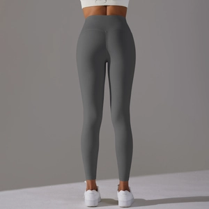Vue arrière du legging de yoga gris taille haute soulignant le galbe effet push-up fessier