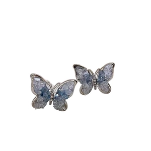 Elegante silberne Schmetterlingsohrringe mit blauen Kristallen und funkelnden Diamanten