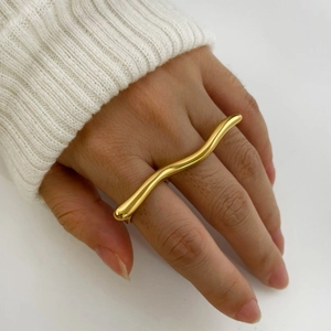 Bague élégante en acier inoxydable plaqué or 18k avec design minimaliste asymétrique