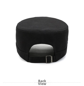 Vue arrière de la casquette militaire noire avec boucle de réglage en métal