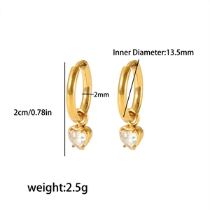 Détail de boucles d'oreilles créoles en cœur avec dimensions et spécifications