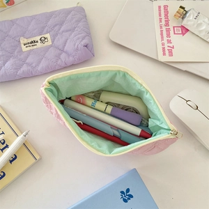 Trousses à maquillage matelassées avec motif de losanges et grande capacité de rangement