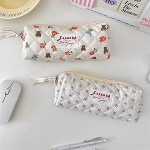 Détails de trousses en tissu matelassé à motif ours et fleurs avec fermeture éclair robuste