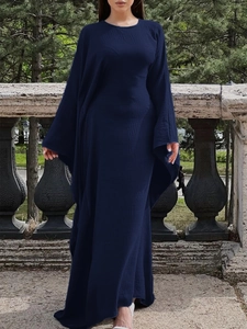 Robe longue élégante à manches longues bleu marine pour femme avec une coupe style caftan