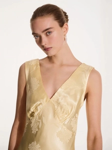 Robe élégante en satin jaune pâle avec col en V, jacquard floral blanc et dos nu