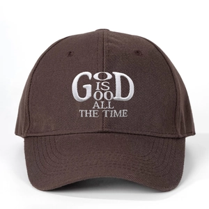 Berretto da baseball in cotone marrone scuro con ricamo bianco God Is Good ricamato