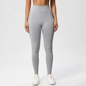 Detail der grauen nahtlosen Yogahose mit hoher Taille und elastischer Kompression