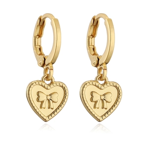 Eleganti orecchini a cuore dorati con fiocco vintage e chiusura a cerchio dormiente