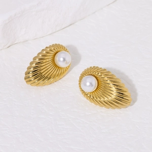French vintage style 18K gold plated seashell textured earrings with white faux pearls