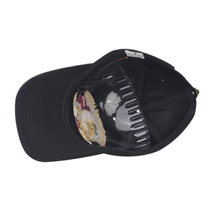 Détails de l'intérieur de la casquette en coton avec broderie d'aigle 3D de haute qualité