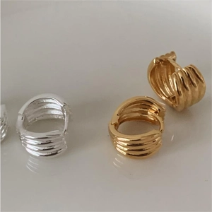 Minimalist 925 sterling silver hoop earrings with textured ribbed design in gold and silver
