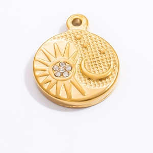 Pendentif céleste soleil et lune en acier inoxydable plaqué or 18k avec petits cristaux
