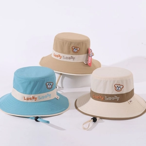 Trois chapeaux bob pour enfants avec broderie ours et cordons réglables coupe-vent