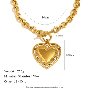 Collier avec pendentif cœur en acier doré 18 carats avec fermoir OT et spécifications