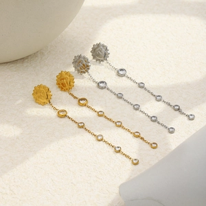 Boucles d'oreilles soleil en plaqué or 18K et argent avec pampilles et zircons