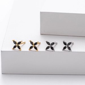 Detail of 925 sterling silver clover earrings with zircon in gold and silver finishes