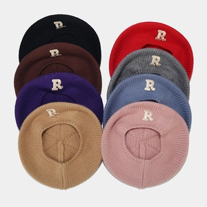 Knitted beret hats for women in 8 colors with metallic R logo for autumn winter style
