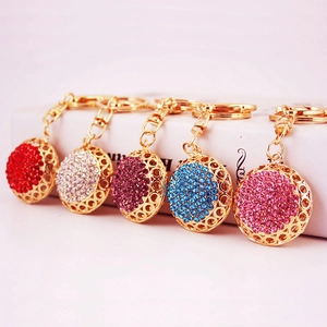 Mignon Créatif Strass Creux Rond Balle Porte-clés Alliage de Zinc Métal Sac Charme Pendentif Cadeau Pour Femmes