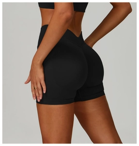 Détail du short de yoga sans couture taille haute avec dos en V et couture galbante