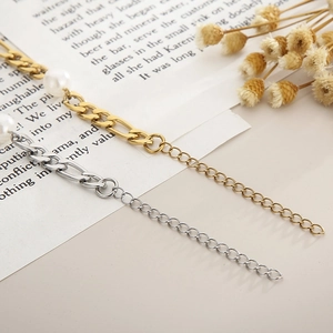Detailed macro view of the pearl and Figaro chain with adjustable gold and silver finishes