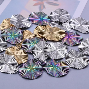 Détails de pendentifs en éventail en acier inoxydable 304 en or, argent et couleurs arc-en-ciel